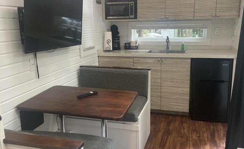 בית מלון כפרי Camptel Poconos Lodging