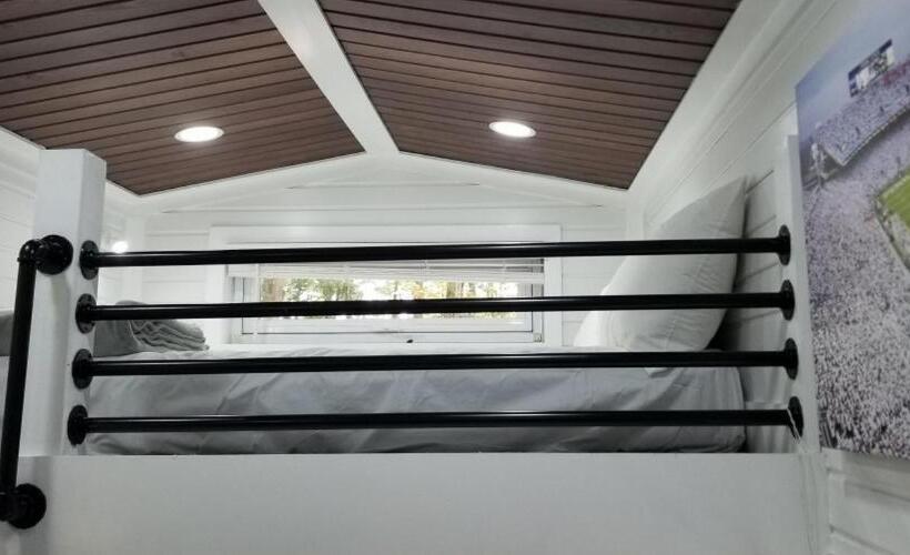 בית מלון כפרי Camptel Poconos Lodging