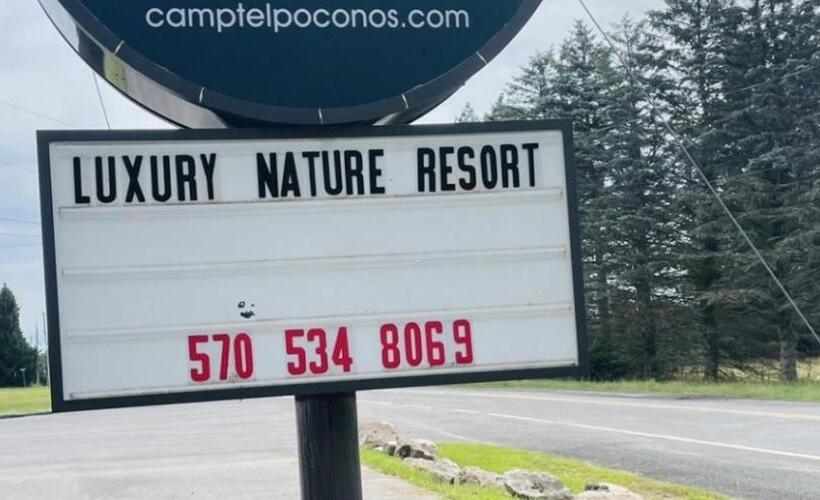 בית מלון כפרי Camptel Poconos Lodging