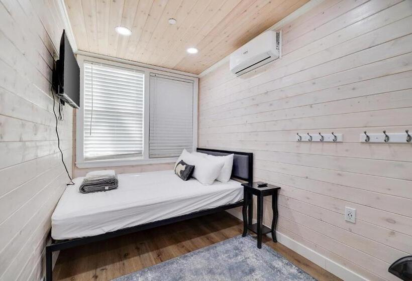 בית מלון כפרי Camptel Poconos Lodging