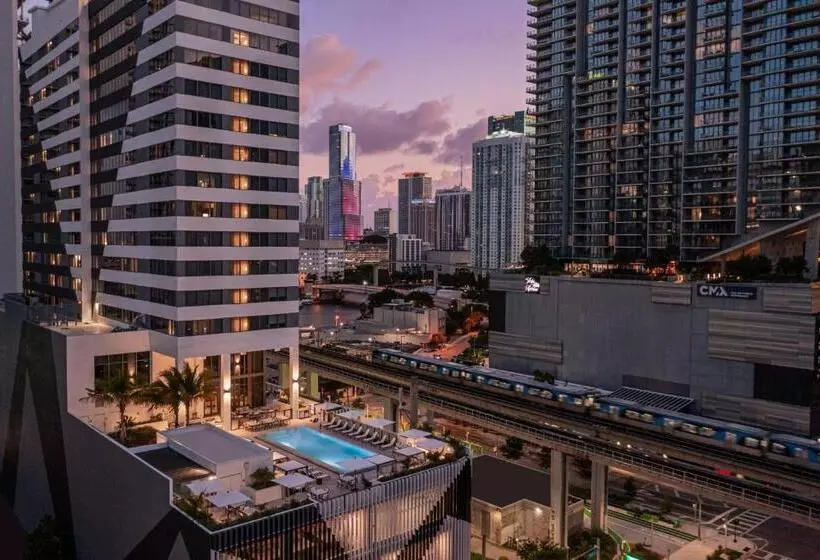 هتل Element Miami Brickell