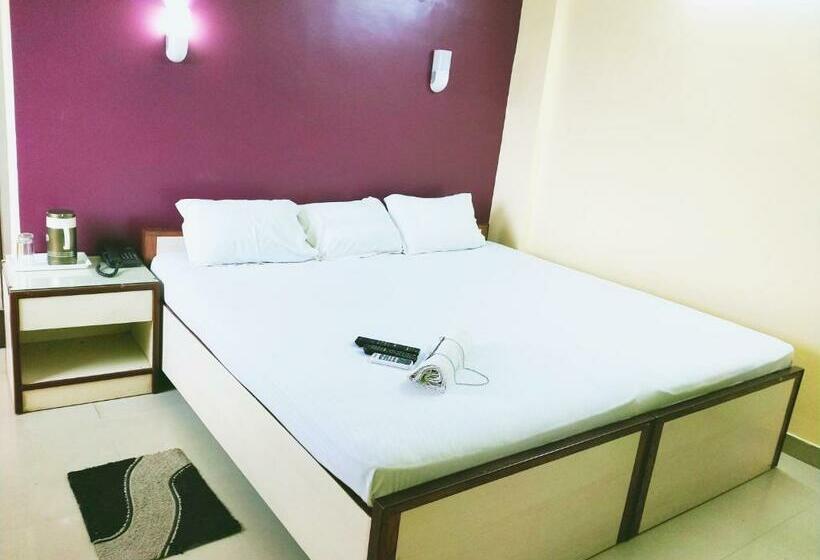 فندق Mira International