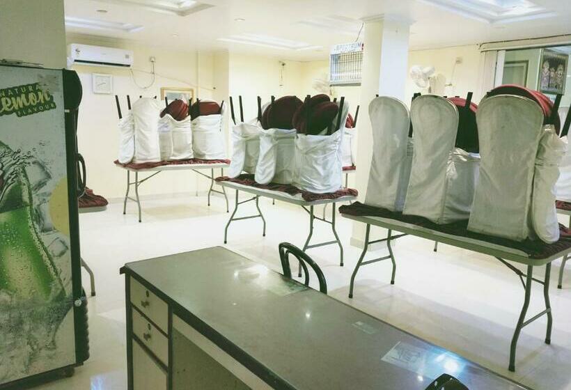 فندق Mira International