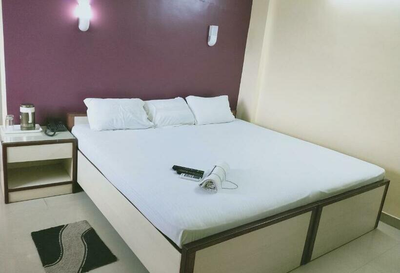 فندق Mira International