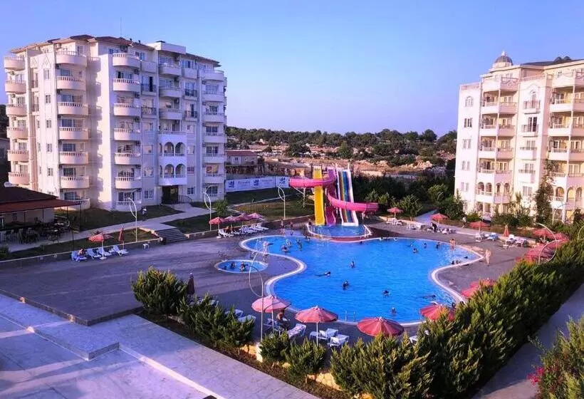 Hotelli Watercastle Suits
