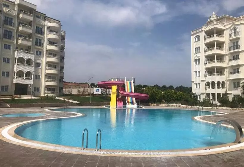 Hotelli Watercastle Suits