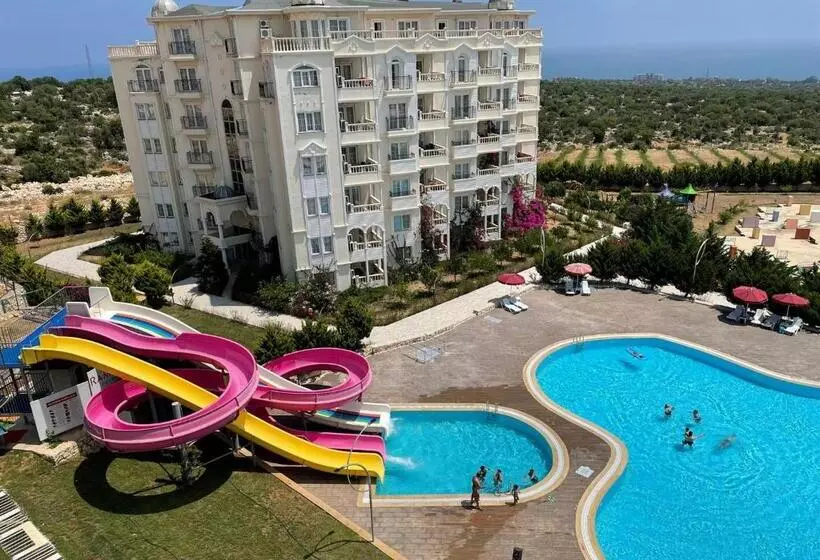 Hotelli Watercastle Suits