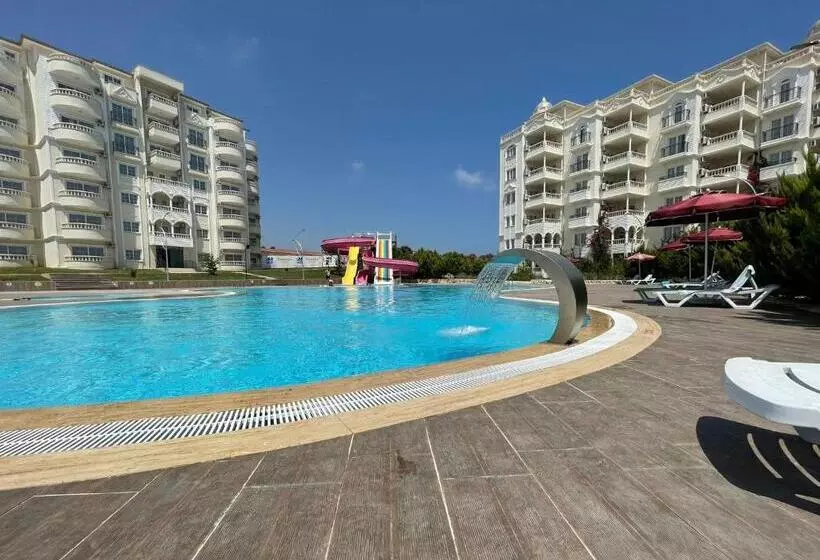 Hotelli Watercastle Suits