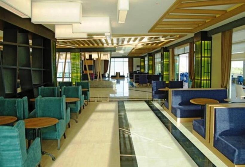 Отель Watercastle Suits