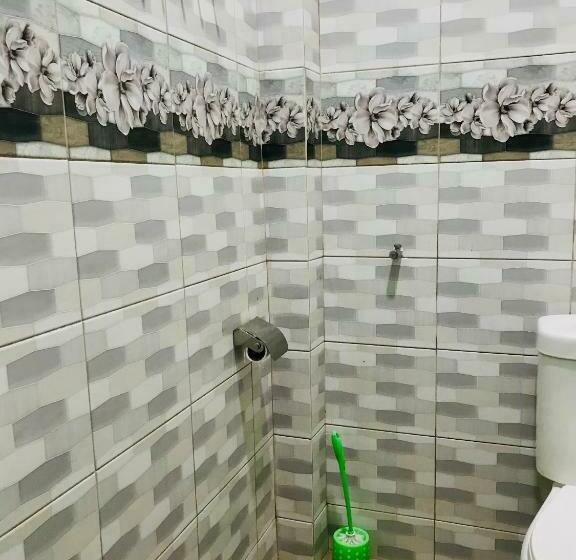 Oyo 90330 Vvilla Motel