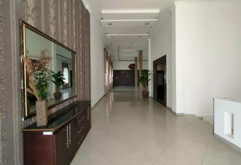 ホテル Capital O 90682  Bayu Hill