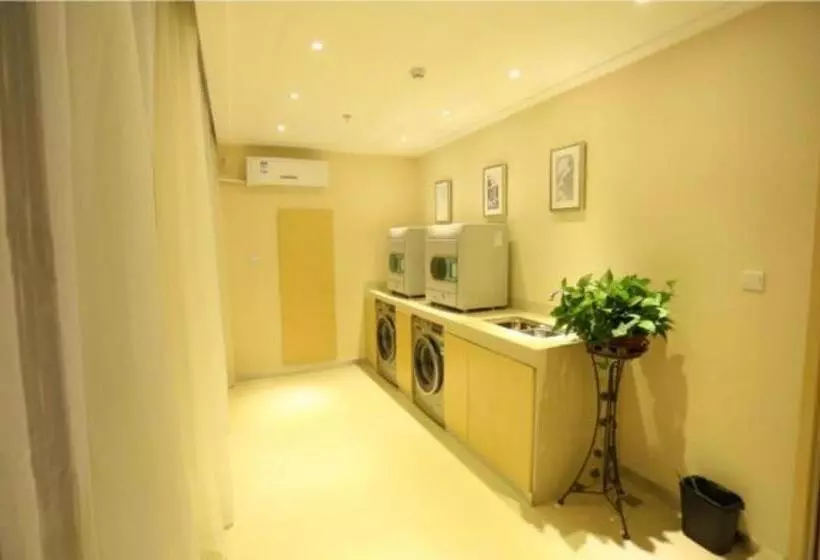 Hotelli City Comfort Inn Guangzhou Zhongluotan Culture Square