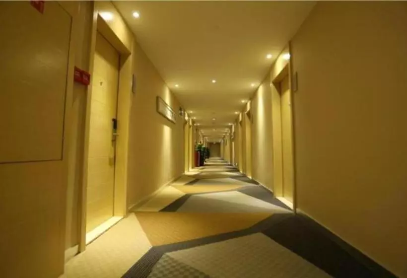 Hotelli City Comfort Inn Guangzhou Zhongluotan Culture Square