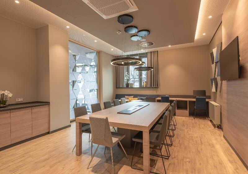 فندق Holiday Inn Express & Suites   Potsdam, An Ihg