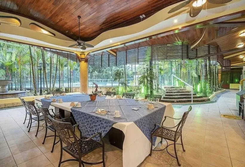 هتل Casa Roland Golfito Resort
