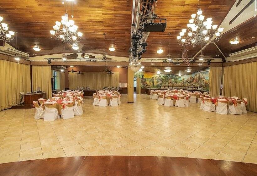 Отель Casa Roland Golfito Resort