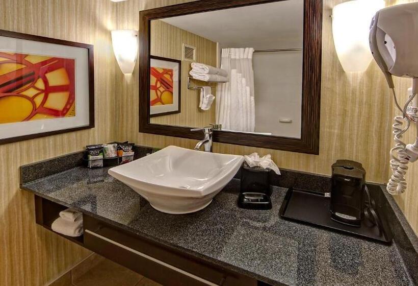 Clarion Hotel & Suites Conference Center Memphis Airport