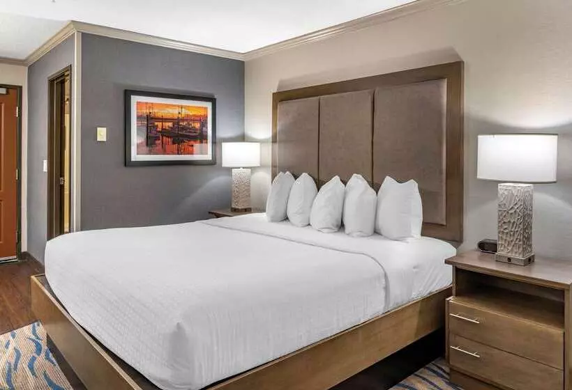 Elizabeth Oceanfront Suites, Ascend Hotel Collection