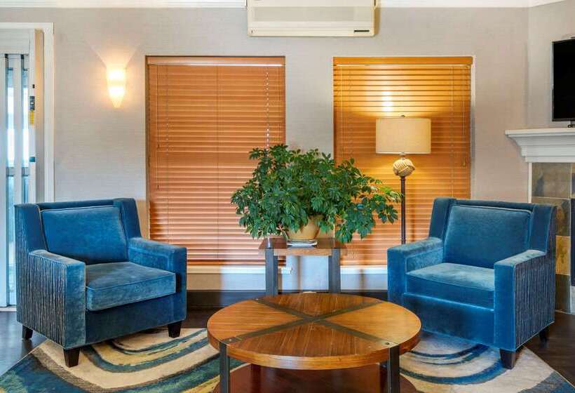 Elizabeth Oceanfront Suites, Ascend Hotel Collection