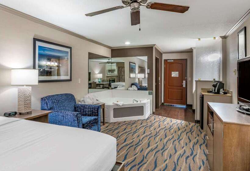 Elizabeth Oceanfront Suites, Ascend Hotel Collection