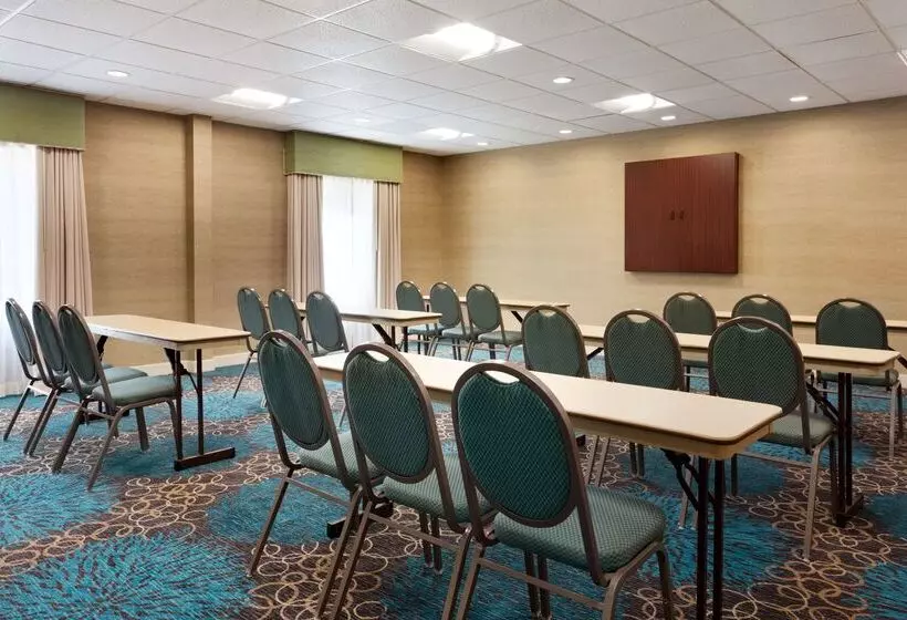 هتل Hampton Inn & Suites Birmingham East Irondale