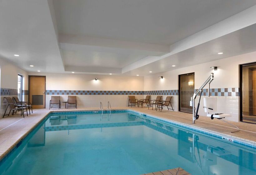 בית מלון כפרי Hampton Inn & Suites Birmingham East Irondale