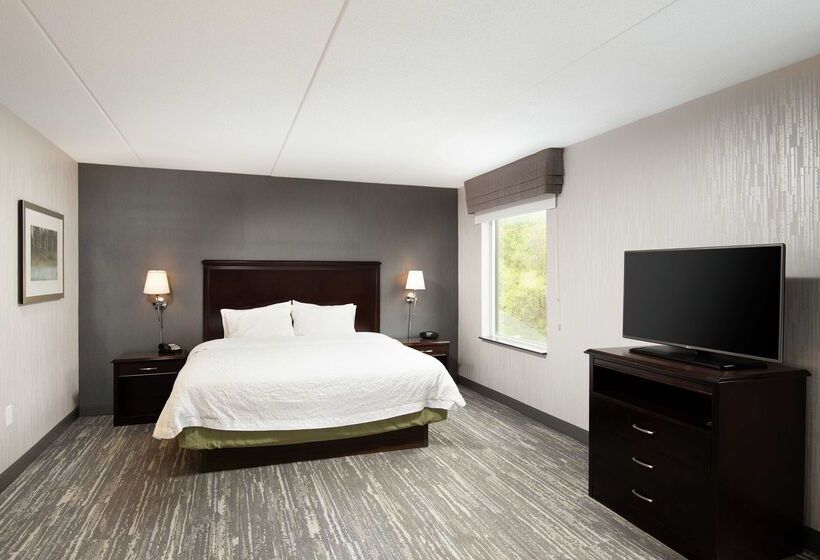 Отель Hampton Inn & Suites Barrie