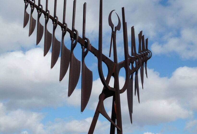 Отель Hampton Inn & Suites Barrie