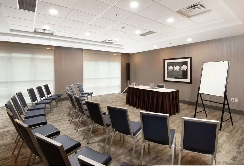 בית מלון כפרי Hampton Inn & Suites Barrie