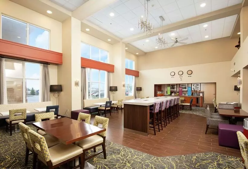 בית מלון כפרי Hampton Inn & Suites Barrie