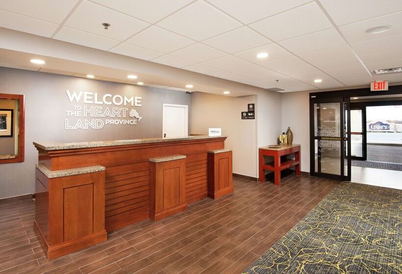 Отель Hampton Inn & Suites Barrie
