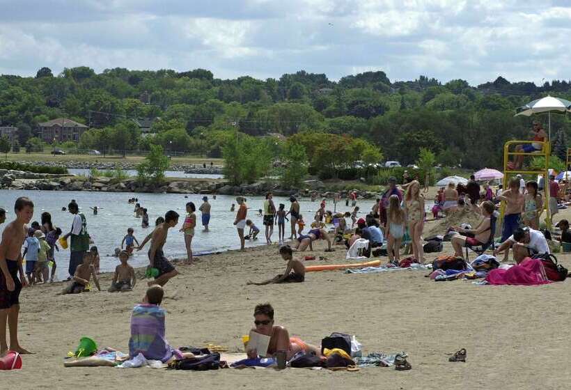 Отель Hampton Inn & Suites Barrie