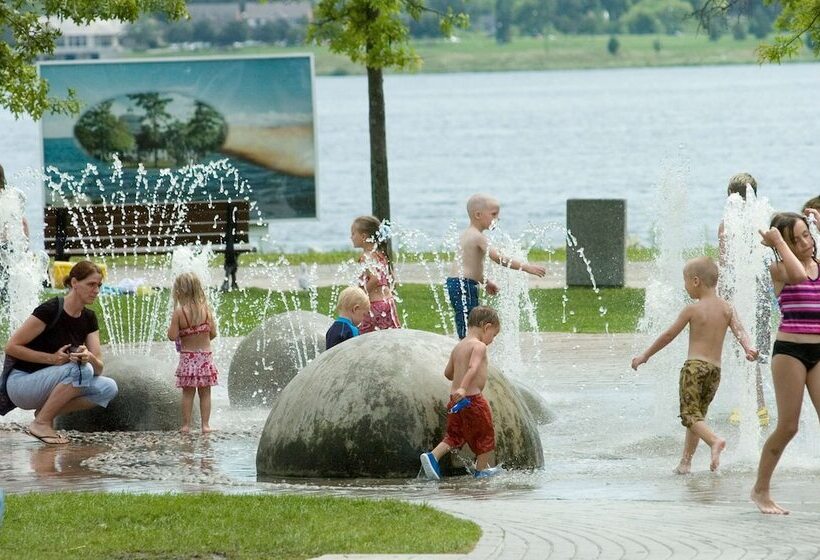 Отель Hampton Inn & Suites Barrie