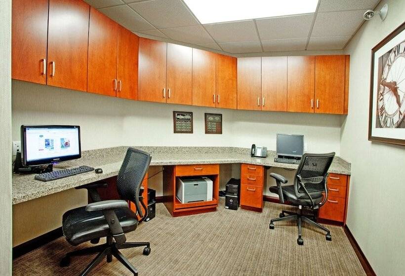 Отель Hampton Inn & Suites Barrie