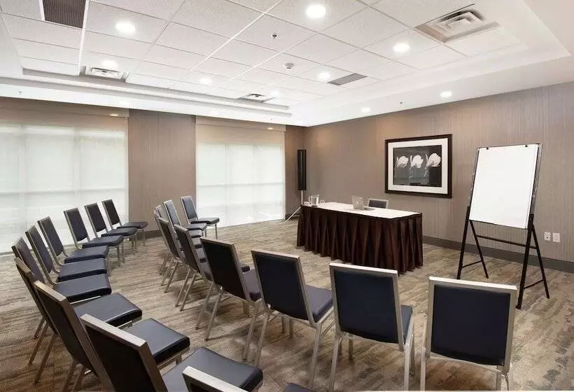 בית מלון כפרי Hampton Inn & Suites Barrie