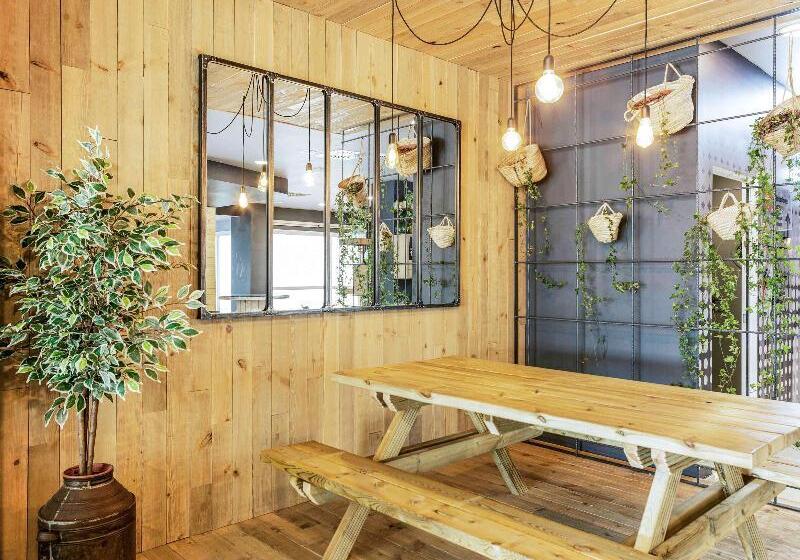 Отель Ibis Budget Oviedo