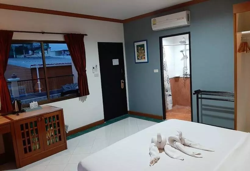 Sea Front Home Hotel   Patong Beach