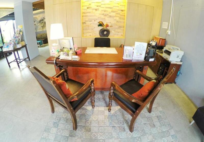 Sea Front Home Hotel   Patong Beach