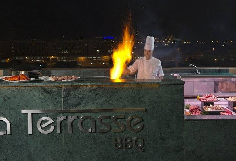 Two Seasons Hotel & Apartments