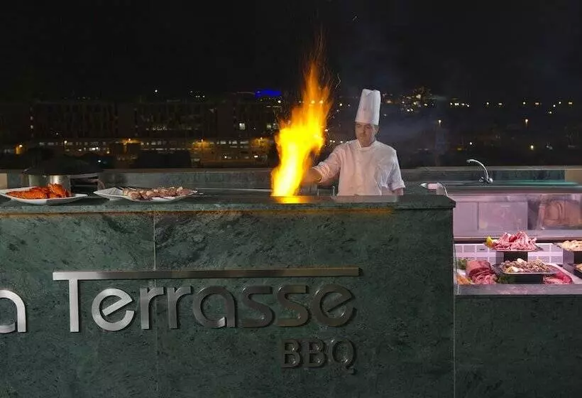 Two Seasons Hotel & Apartments