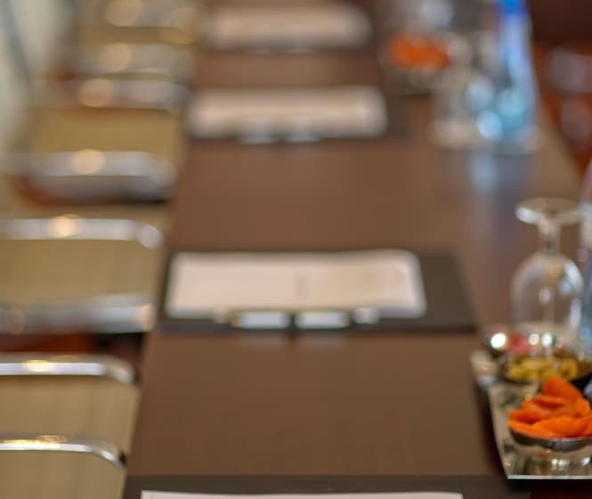 Two Seasons Hotel & Apartments