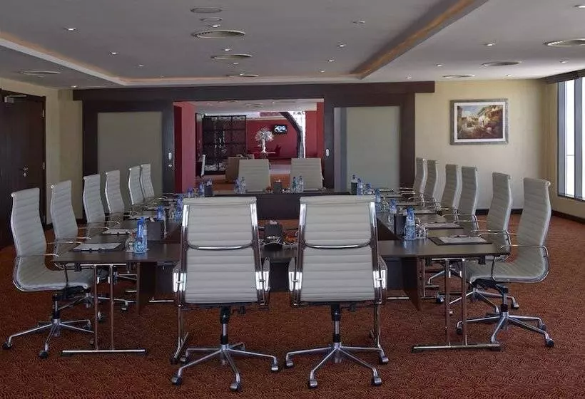 Two Seasons Hotel & Apartments