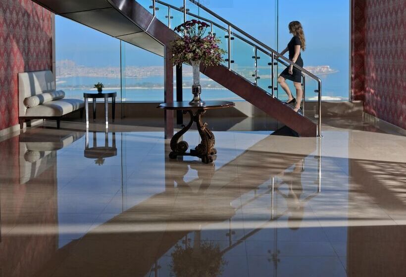 Two Seasons Hotel & Apartments