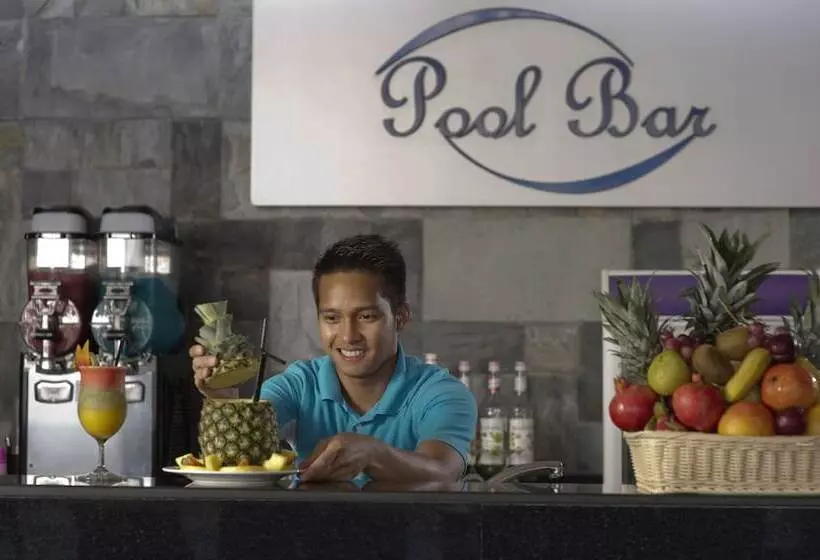 Two Seasons Hotel & Apartments