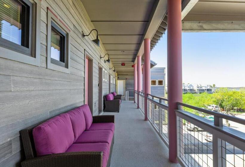 호텔 Folly With Marsh And Sunset Views