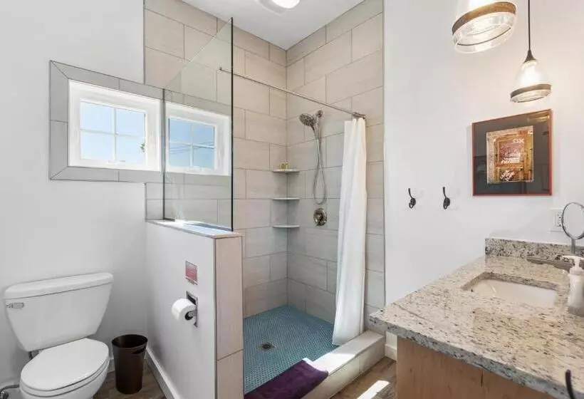 Hotelli Folly With Marsh And Sunset Views