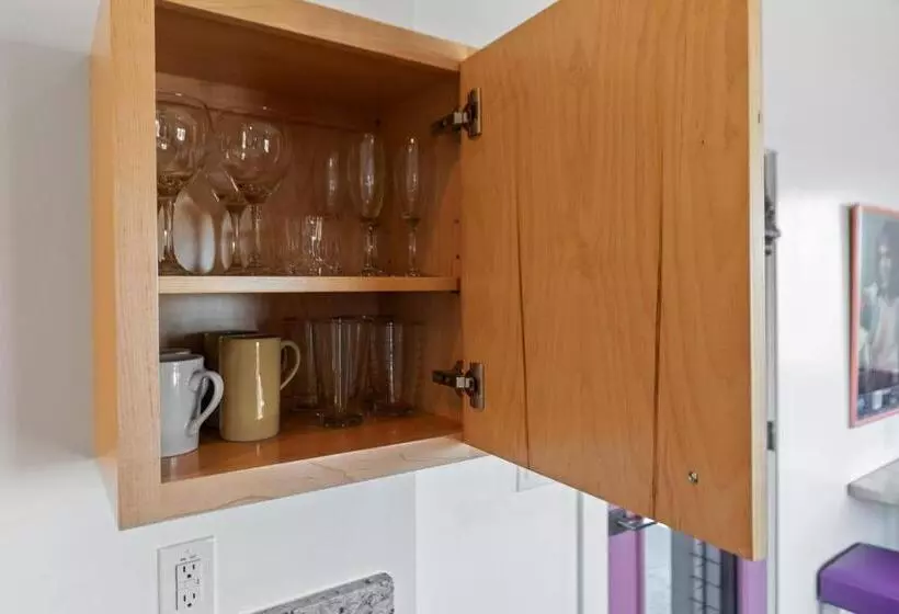 Hotelli Folly With Marsh And Sunset Views