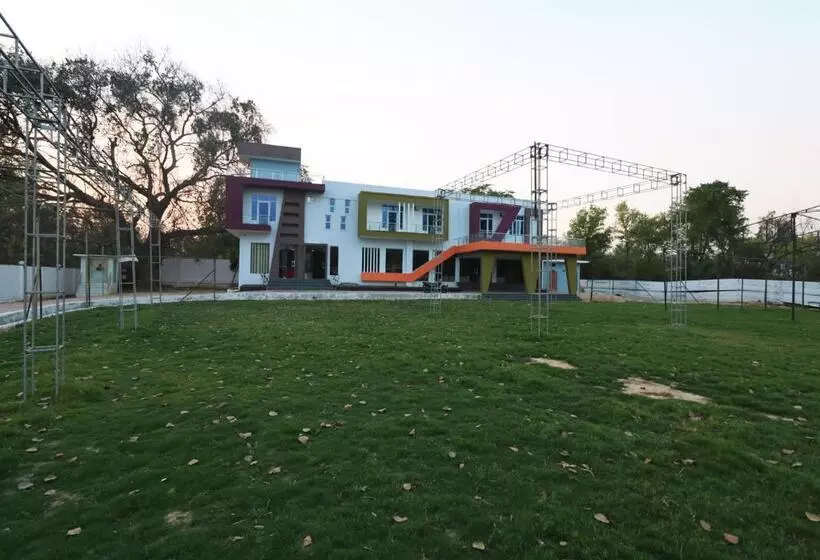 Hotelli Oyo 30897 Shri Shyam Lawn & Resort