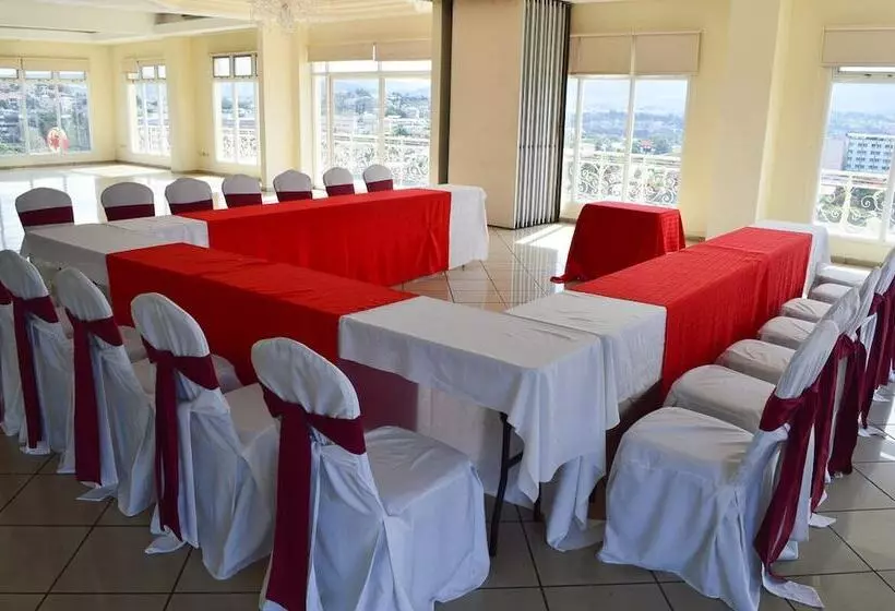 هتل Suites La Aurora