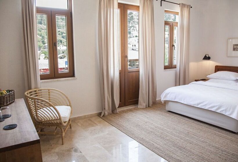 فندق The River House